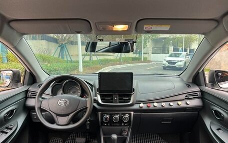 Toyota Yaris, 2022 год, 1 050 065 рублей, 2 фотография