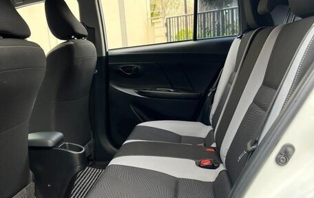 Toyota Yaris, 2022 год, 1 050 065 рублей, 7 фотография