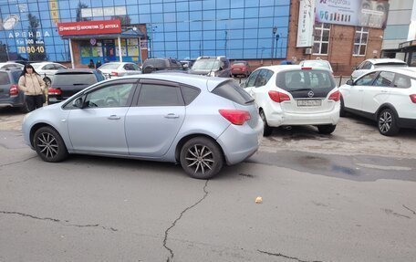Opel Astra J, 2012 год, 560 000 рублей, 2 фотография