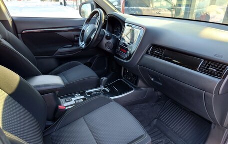 Mitsubishi Outlander III рестайлинг 3, 2019 год, 2 250 000 рублей, 13 фотография