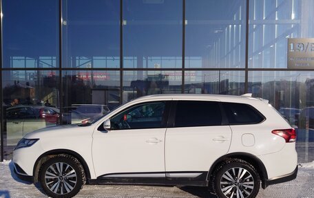 Mitsubishi Outlander III рестайлинг 3, 2019 год, 2 250 000 рублей, 4 фотография