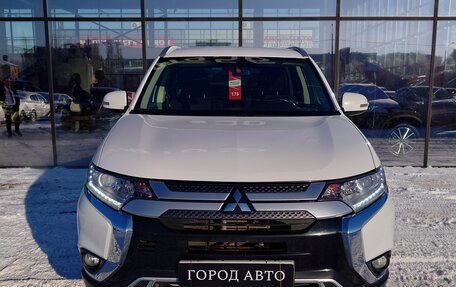Mitsubishi Outlander III рестайлинг 3, 2019 год, 2 250 000 рублей, 3 фотография