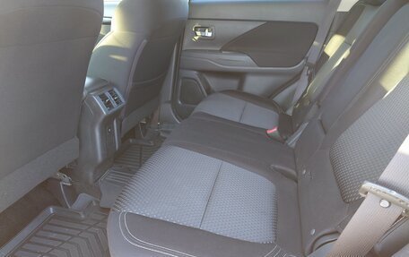 Mitsubishi Outlander III рестайлинг 3, 2019 год, 2 250 000 рублей, 14 фотография