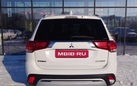 Mitsubishi Outlander III рестайлинг 3, 2019 год, 2 250 000 рублей, 6 фотография