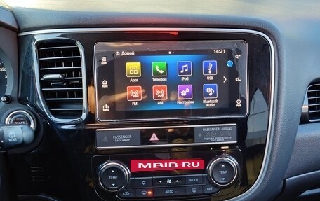 Mitsubishi Outlander III рестайлинг 3, 2019 год, 2 250 000 рублей, 9 фотография