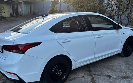 Hyundai Solaris II рестайлинг, 2019 год, 1 100 000 рублей, 4 фотография