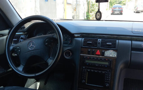 Mercedes-Benz E-Класс, 2001 год, 700 000 рублей, 7 фотография