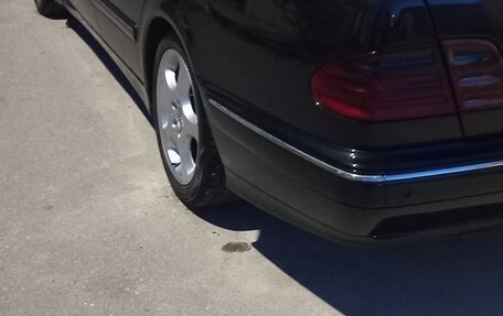 Mercedes-Benz E-Класс, 2001 год, 700 000 рублей, 3 фотография