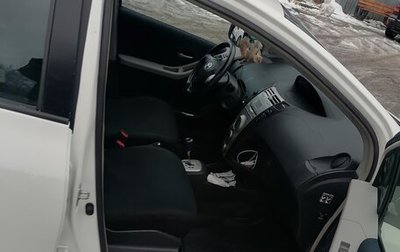 Toyota Yaris III рестайлинг, 2008 год, 700 000 рублей, 1 фотография