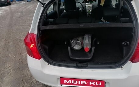 Toyota Yaris III рестайлинг, 2008 год, 700 000 рублей, 3 фотография