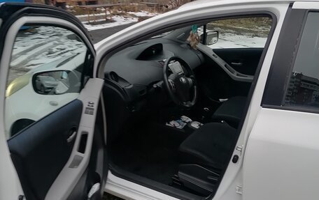 Toyota Yaris III рестайлинг, 2008 год, 700 000 рублей, 13 фотография