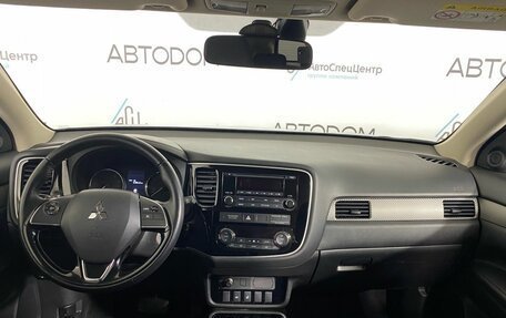 Mitsubishi Outlander III рестайлинг 3, 2018 год, 1 949 000 рублей, 10 фотография