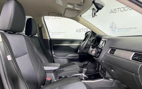 Mitsubishi Outlander III рестайлинг 3, 2018 год, 1 949 000 рублей, 12 фотография