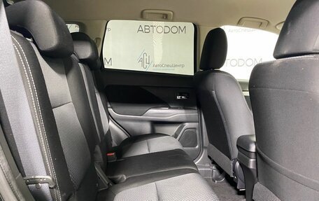 Mitsubishi Outlander III рестайлинг 3, 2018 год, 1 949 000 рублей, 13 фотография