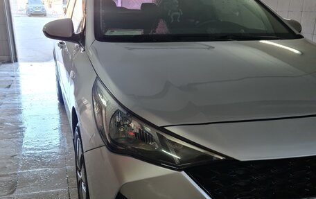 Hyundai Solaris II рестайлинг, 2018 год, 950 000 рублей, 1 фотография