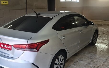 Hyundai Solaris II рестайлинг, 2018 год, 950 000 рублей, 3 фотография