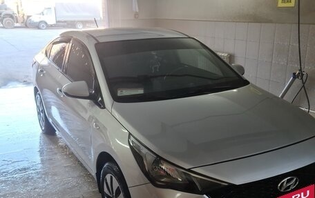 Hyundai Solaris II рестайлинг, 2018 год, 950 000 рублей, 2 фотография