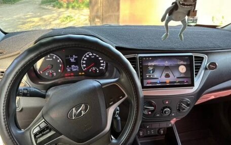 Hyundai Solaris II рестайлинг, 2018 год, 950 000 рублей, 10 фотография