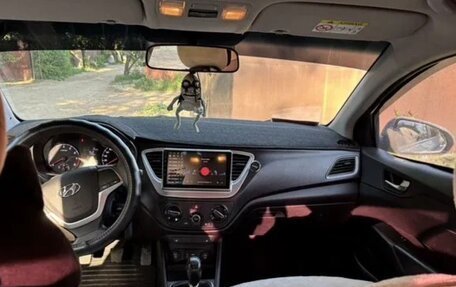 Hyundai Solaris II рестайлинг, 2018 год, 950 000 рублей, 9 фотография