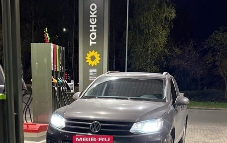 Volkswagen Touareg III, 2012 год, 1 550 000 рублей, 2 фотография