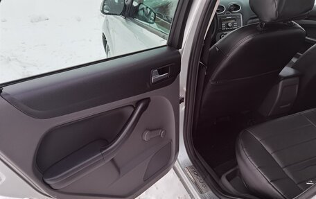 Ford Focus II рестайлинг, 2006 год, 400 000 рублей, 32 фотография