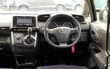 Toyota Wish II, 2017 год, 1 250 000 рублей, 9 фотография