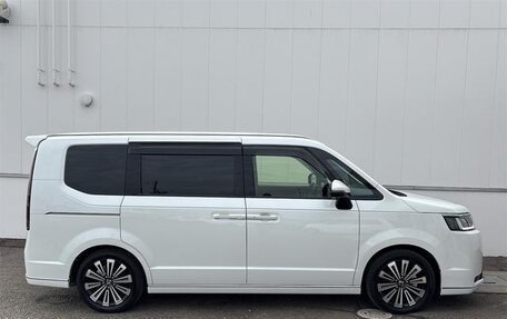 Honda Stepwgn, 2023 год, 2 730 000 рублей, 4 фотография