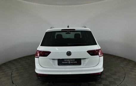 Volkswagen Tiguan II, 2018 год, 2 350 000 рублей, 3 фотография