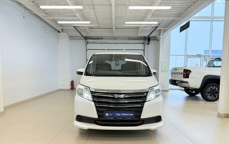 Toyota Noah III, 2016 год, 1 899 999 рублей, 9 фотография