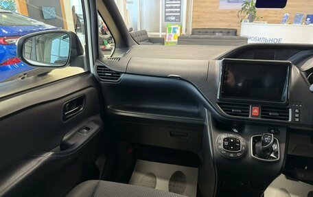 Toyota Noah III, 2016 год, 1 899 999 рублей, 14 фотография