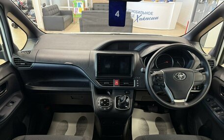 Toyota Noah III, 2016 год, 1 899 999 рублей, 16 фотография