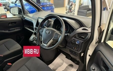 Toyota Noah III, 2016 год, 1 899 999 рублей, 10 фотография