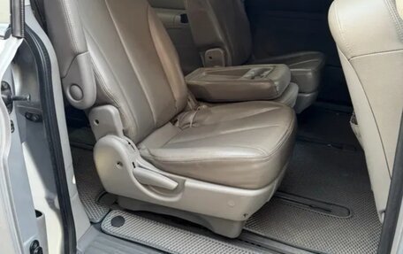 KIA Carnival III, 2010 год, 1 650 000 рублей, 12 фотография