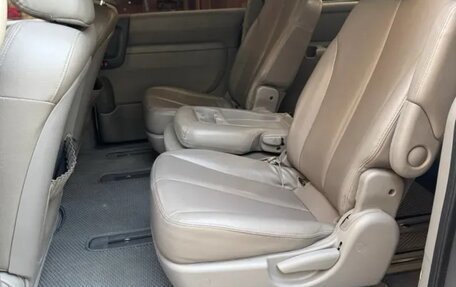 KIA Carnival III, 2010 год, 1 650 000 рублей, 13 фотография