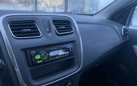 Renault Logan II, 2019 год, 970 000 рублей, 13 фотография