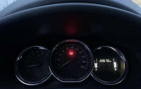 Renault Logan II, 2019 год, 970 000 рублей, 15 фотография