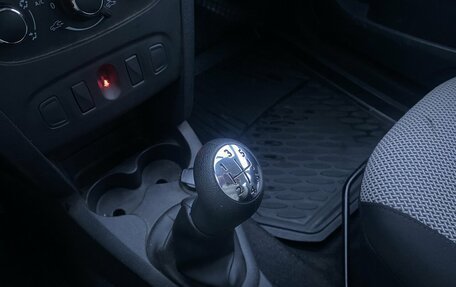 Renault Logan II, 2019 год, 970 000 рублей, 14 фотография