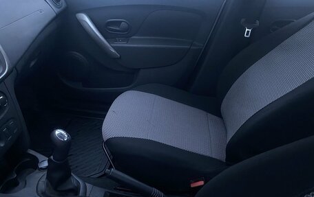 Renault Logan II, 2019 год, 970 000 рублей, 17 фотография