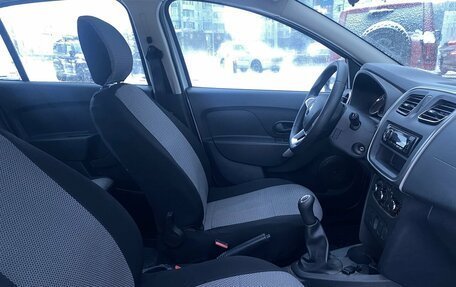 Renault Logan II, 2019 год, 970 000 рублей, 18 фотография