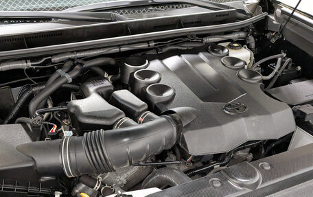 Toyota Land Cruiser Prado 150 рестайлинг 2, 2022 год, 7 345 000 рублей, 9 фотография