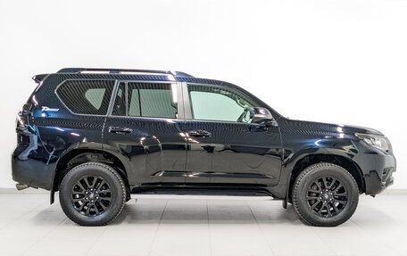 Toyota Land Cruiser Prado 150 рестайлинг 2, 2022 год, 7 345 000 рублей, 4 фотография