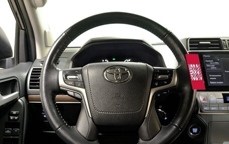 Toyota Land Cruiser Prado 150 рестайлинг 2, 2022 год, 7 345 000 рублей, 21 фотография