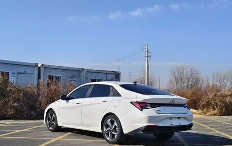 Hyundai Elantra, 2022 год, 1 190 000 рублей, 5 фотография