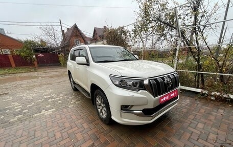 Toyota Land Cruiser Prado 150 рестайлинг 2, 2019 год, 4 300 000 рублей, 1 фотография