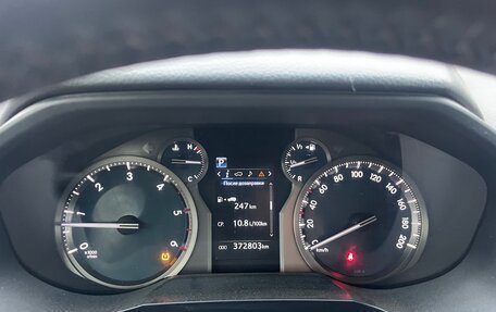 Toyota Land Cruiser Prado 150 рестайлинг 2, 2019 год, 4 300 000 рублей, 8 фотография