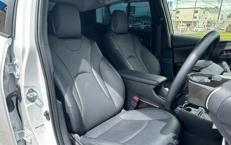 Toyota Prius IV XW50, 2023 год, 2 090 000 рублей, 24 фотография