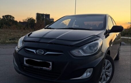 Hyundai Solaris II рестайлинг, 2012 год, 700 000 рублей, 3 фотография