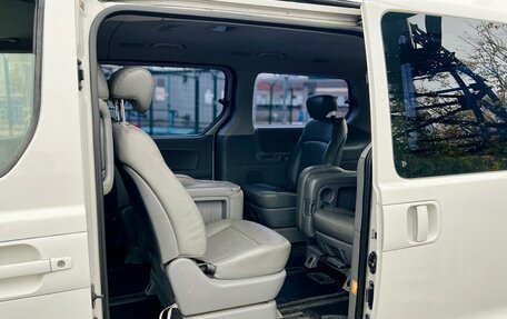 Hyundai Grand Starex Grand Starex I рестайлинг 2, 2015 год, 2 090 000 рублей, 13 фотография