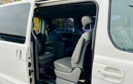 Hyundai Grand Starex Grand Starex I рестайлинг 2, 2015 год, 2 090 000 рублей, 21 фотография