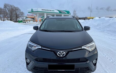 Toyota RAV4, 2018 год, 3 400 000 рублей, 4 фотография